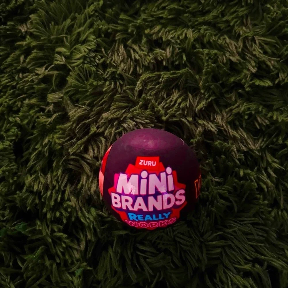 6 ZURU Mini Brands Really Works Vinyl Capsule Ball